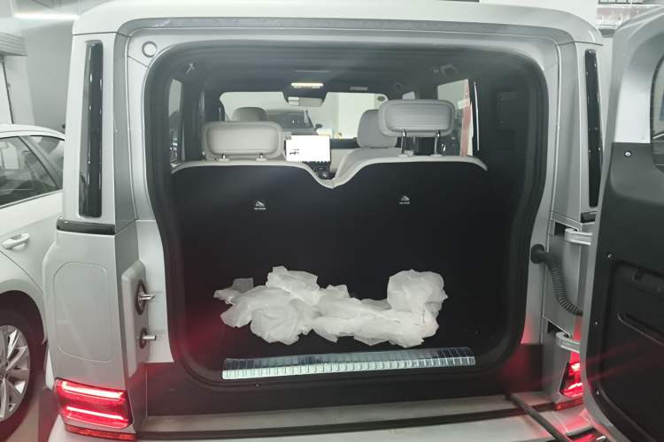 Used  V23 2025 401 Two-Wheel Drive Intelligent Driving Version
