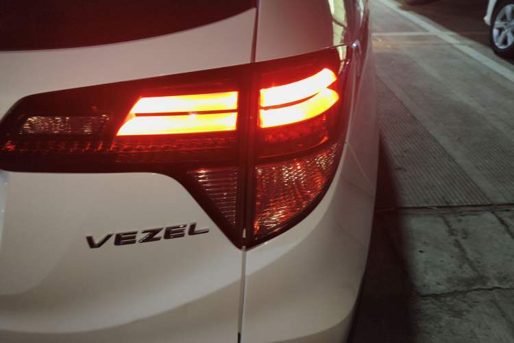 Used Honda Vezel 2017 1.8L CVT Front-Wheel Drive Pioneer Edition