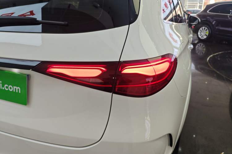 Used Mercedes-Benz GLC 2023 Facelift GLC 260 L 4MATIC Luxury Version 7-Seater
