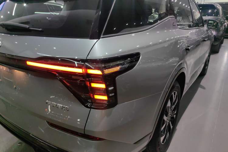 Used Ford Edge 2025 Ford Explorer L 2.0T EcoBoost E-Hybrid Four-Wheel-Drive 7-Seater Supreme Model