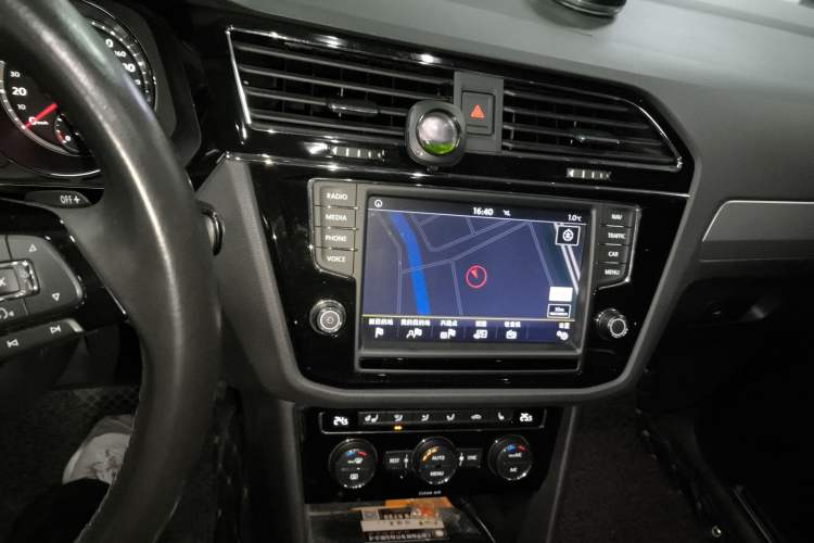 Used Volkswagen Tiguan L 2017 330TSI Automatic Two-Wheel Drive Flagship Edition
