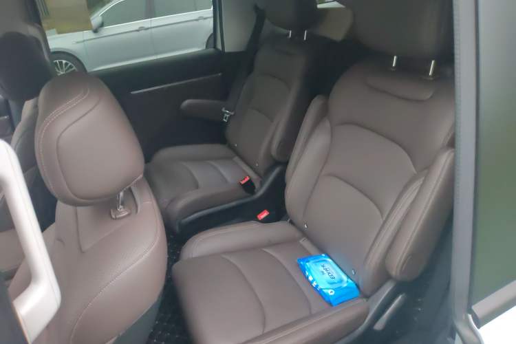 Used Wuling Wuling Starlight 730 2025 Model Plug-in Hybrid 125km Luxury Edition
