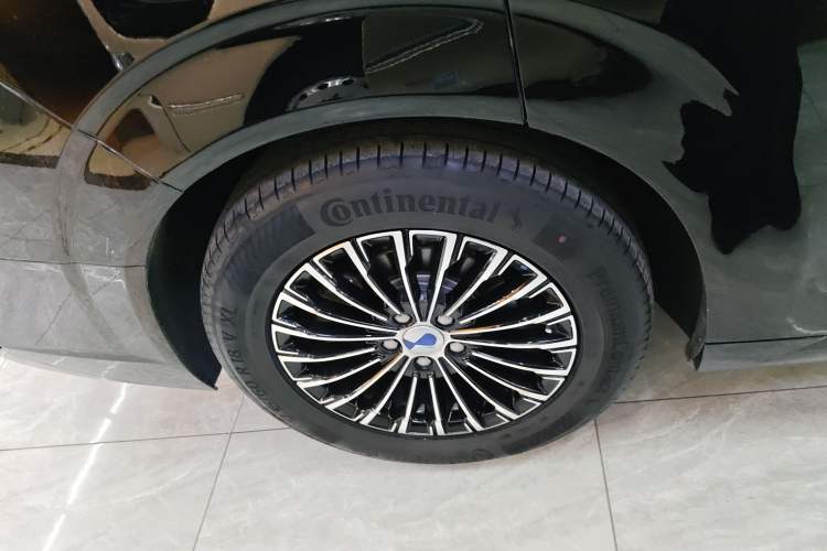 Used Denza D9 2024 DM-i 980 Four-Wheel Drive Prestige Model
