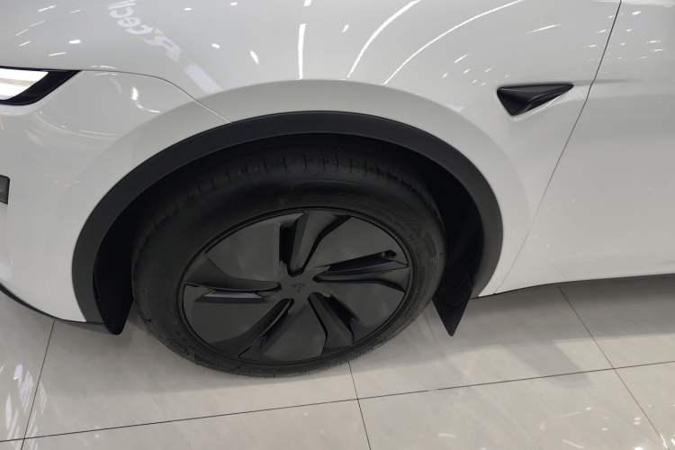 Used Tesla Model Y 2025 Rear-Wheel-Drive Version
