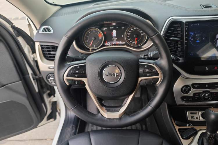 Used  Cherokee 2017 2.0L Superior Edition
