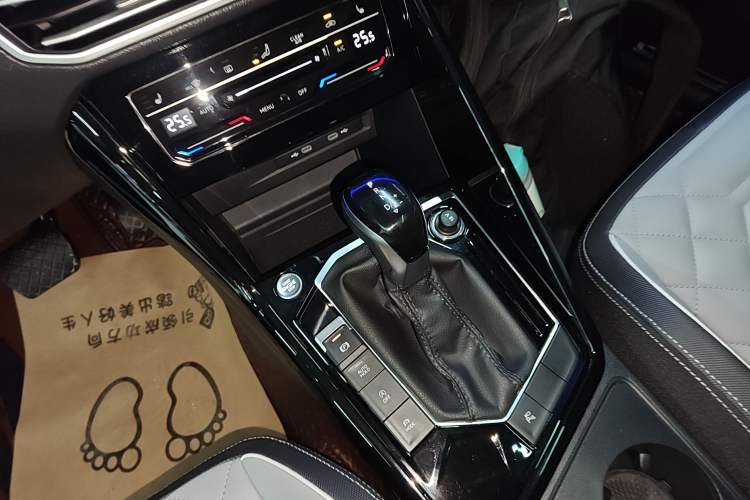 Used Volkswagen Tayron 2024 330TSI Two-Wheel Drive R-Line High-Energy Version
