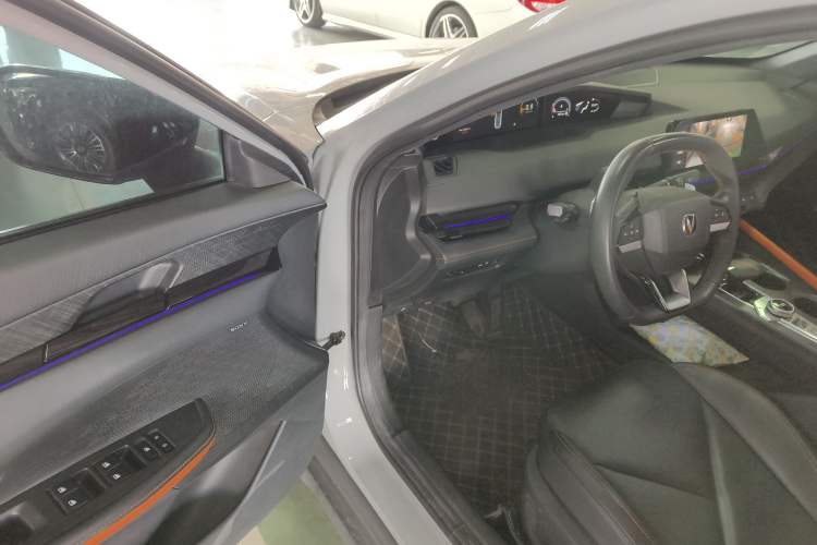 Used Changan UNI-V 2022 1.5T Smart Navigation Version
