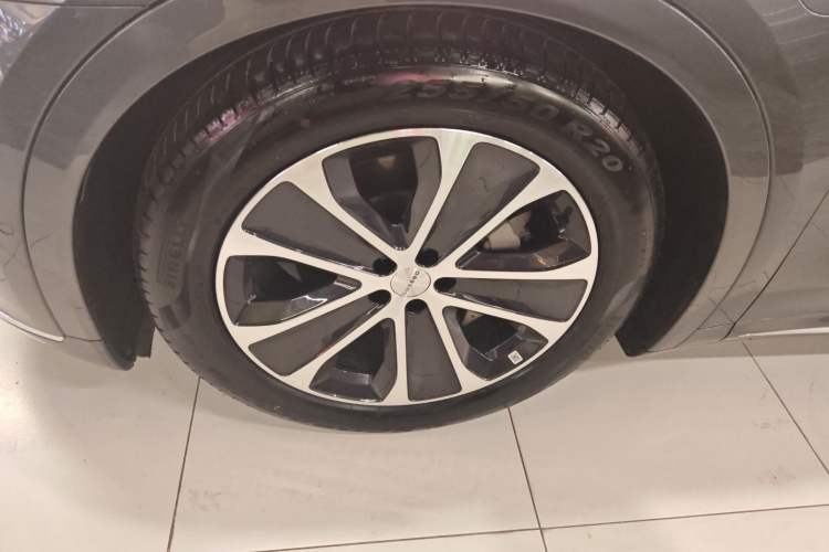 Used Hima Luxeed R7 2024 All-Electric 802 km Max
