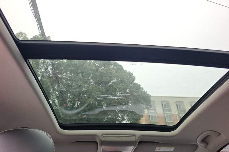 Used Volkswagen Tiguan L 2020 330TSI Automatic Two-Wheel Drive Smart Luxury Edition China VI Standard
