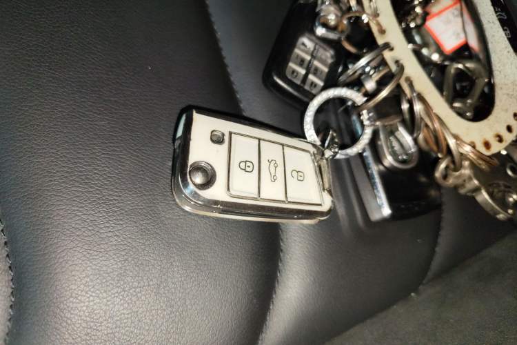 Used Volkswagen Tiguan L 2019 Updated Version 330TSI Automatic Two-Wheel Drive Panoramic Comfort Edition China VI Standard
