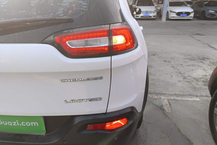 Used  Cherokee 2017 2.0L Superior Edition