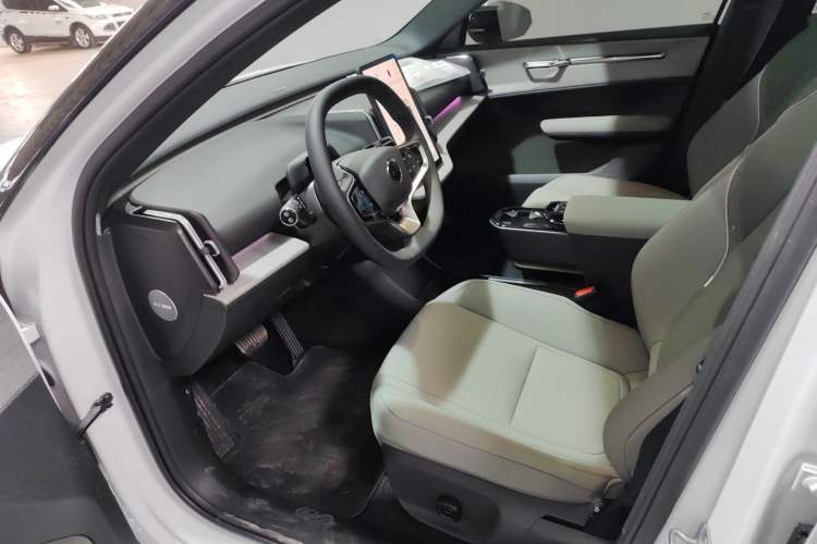 Used Volvo EX30 2025 Rear-Drive Long-Range Plus Model