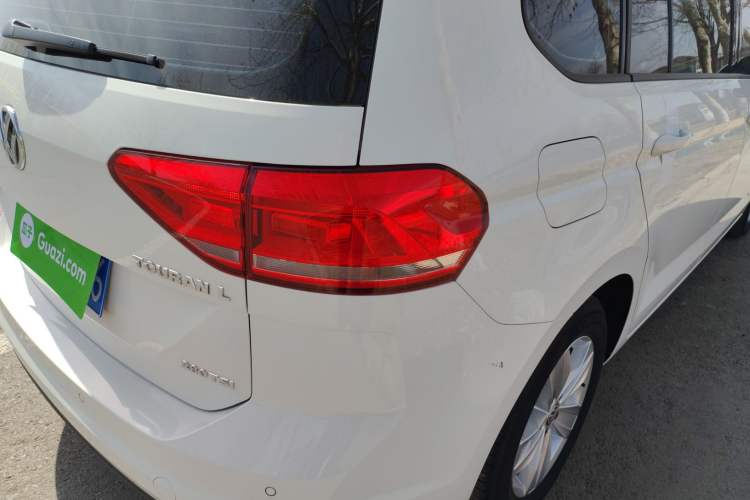 Used Volkswagen Touran 2018 Volkswagen Touran L 280TSI DSG Style Edition 7 Seats China VI Standard
