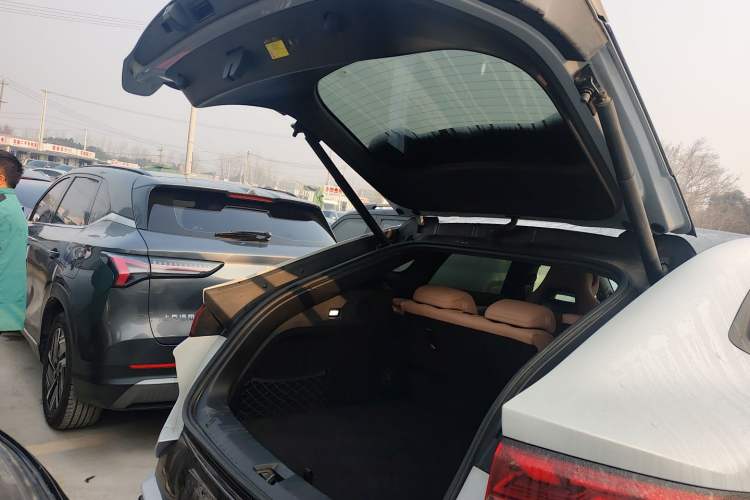 Used BYD Song L EV 2025 Intelligent Driving Version 662 km LiDAR Excellence Edition
