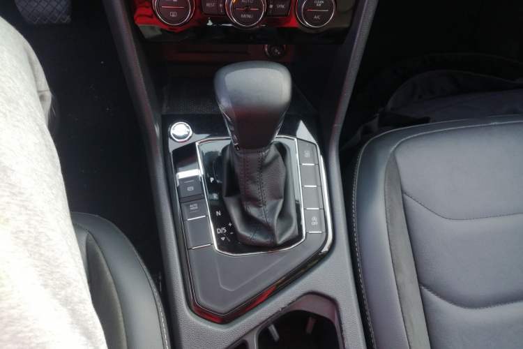 Used Volkswagen Tiguan L 2019 330TSI Automatic Two-Wheel Drive Panoramic Comfort Edition China VI Standard
