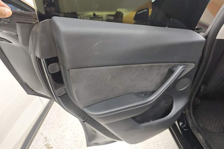 Used Tesla Model Y 2023 Long-Range All-Wheel-Drive Version
