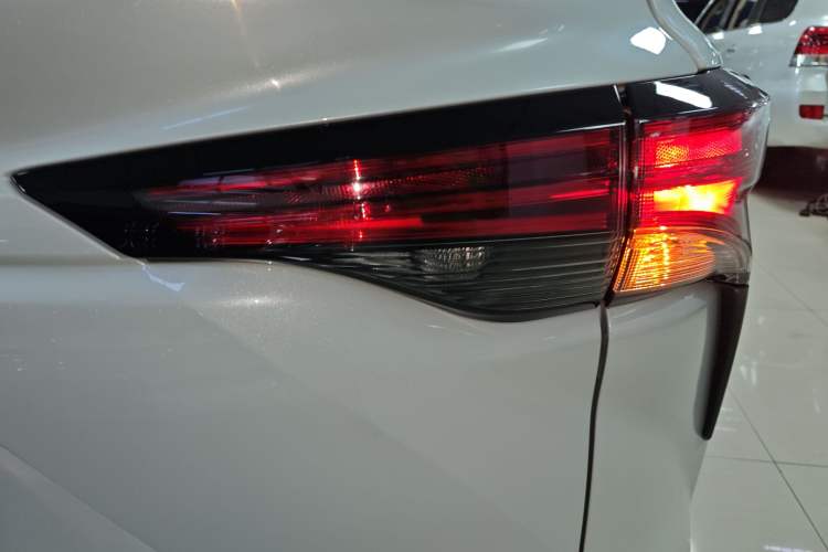 Used Toyota Granvia 2024 2.5L Hybrid Prestige PLUS Edition
