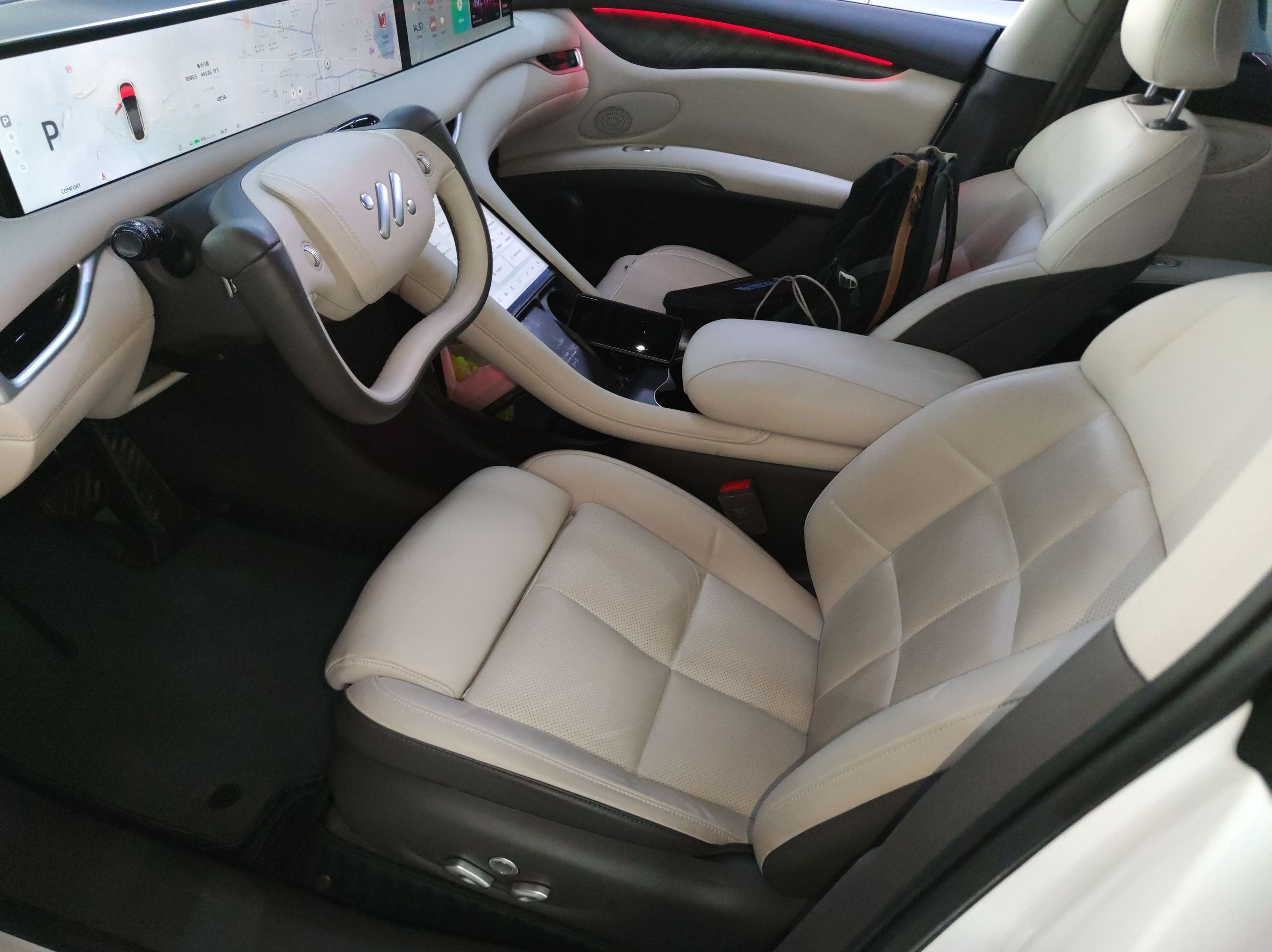 Переднее сиденье в автомобиле