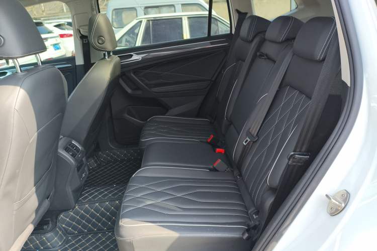 Used Volkswagen Tiguan L 2024 Outstanding Model 330TSI Automatic Two-Wheel Drive R-Line Dragon Glory Edition
