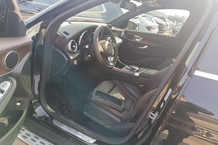 Used Mercedes-Benz GLC 2018 GLC 300 4MATIC Sport Edition
