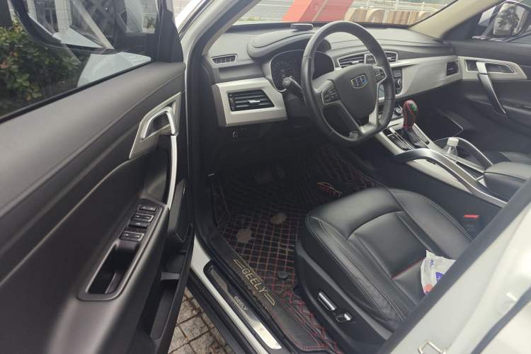 Used Geely Auto Emgrand X7 Sport 2018 1.8TD Automatic Two-Wheel Drive Smart Connect 4G Internet Edition
