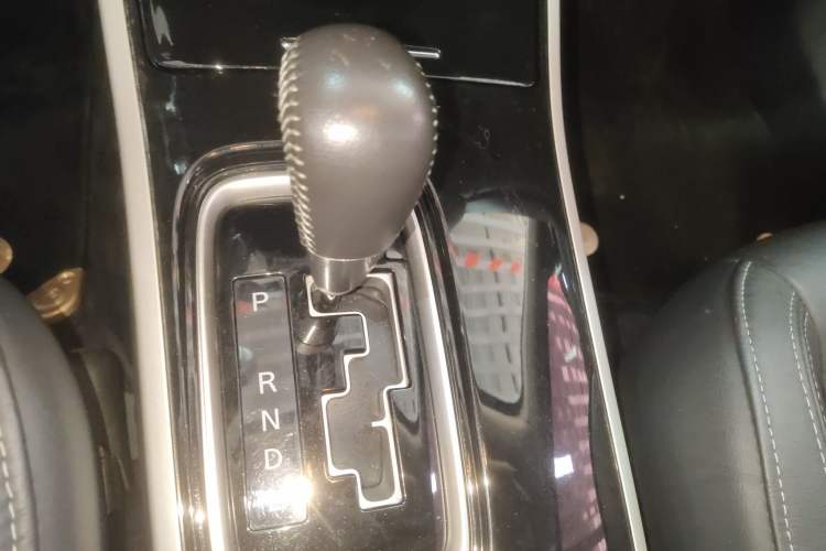 Used Mitsubishi Outlander 2019 2.4L Two-Wheel Drive ZhiXing Version 5 Seats China V Emission Standard