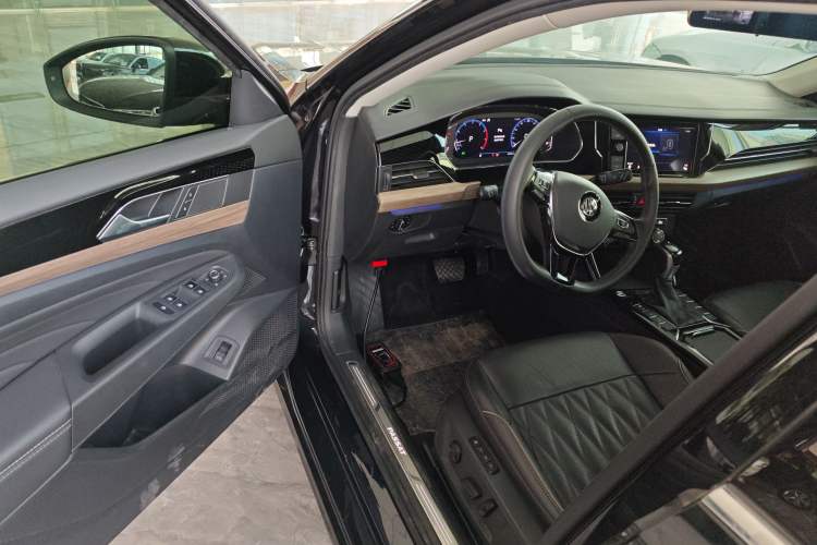 Used Volkswagen Passat 2019 330TSI Luxury Edition China VI Standard