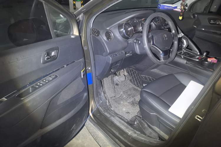 Used Peugeot 3008 2015 2.0L Automatic Classic Edition