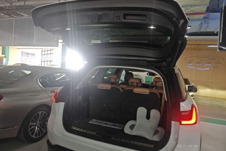 Used Nio ES8 2018 355 km Base Version 7-Seater Edition