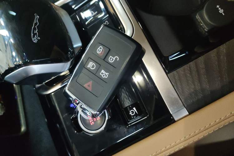 Used Jaguar XFL 2024 2.0T P250 Two-Wheel Drive Prestige Luxury Edition
