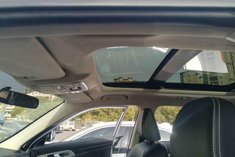 Used Geely Auto Emgrand X7 Sport 2020 1.8TD DCT Two-Wheel Drive Smart Connect 4G-Enabled Version
