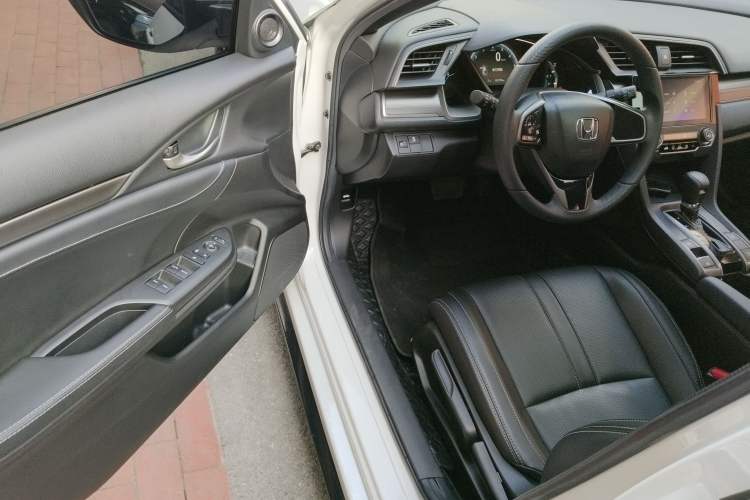 Used Honda Civic 2021 HATCHBACK 220TURBO CVT New Trendsetter