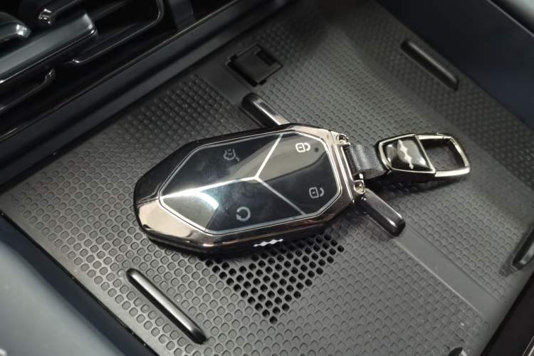 Used  Leopard 5 2023 Navigator Edition