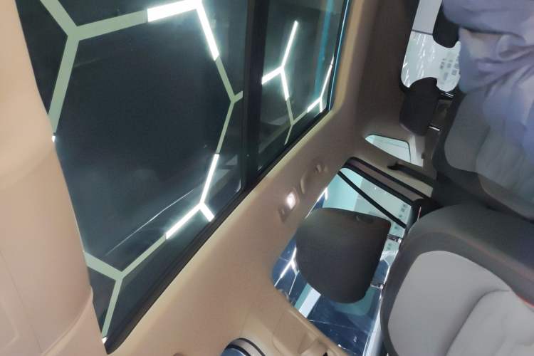 Used Volkswagen Tiguan L 2022 330TSI Automatic Two-Wheel Drive R-Line Flagship Edition
