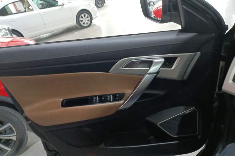 Used Geely Auto Emgrand X7 Sport 2016 1.8TD Automatic ZhiZun Version
