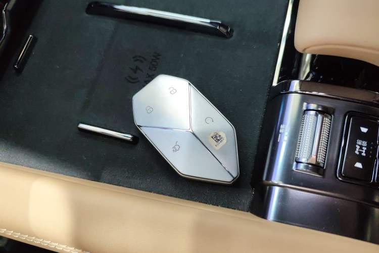 Used  Leopard 8 2025 Smart & Brave Flagship Edition 7 Seats
