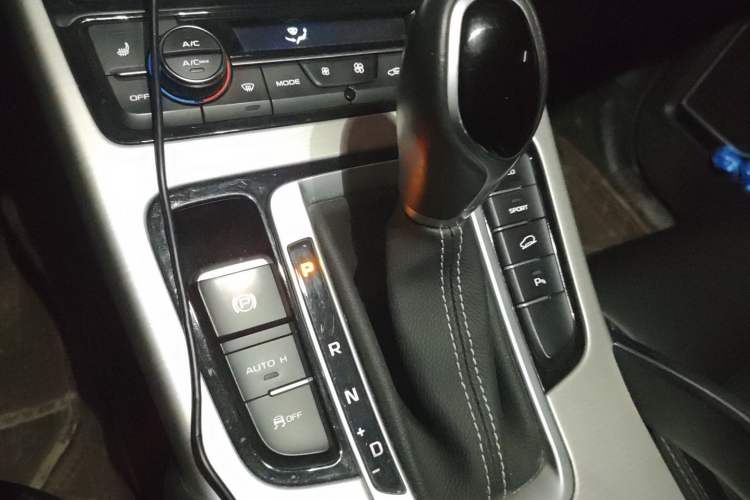 Used Geely Auto Emgrand X7 Sport 2018 1.8TD Automatic Two-Wheel Drive Smart Connect 4G Internet Edition
