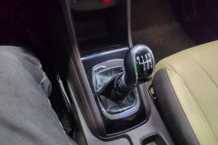 Used Baojun 310W 2017 1.5L Manual Fashion Model China V
