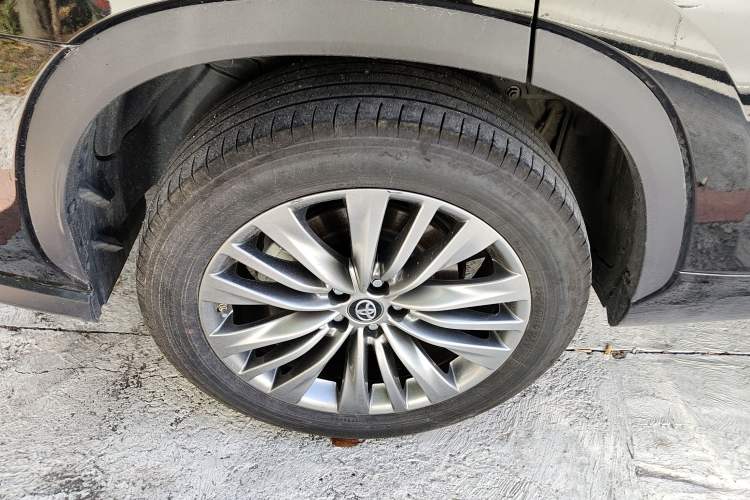 Used Toyota Highlander 2023 2.5L Smart Electric Hybrid Dual-Motor All-Wheel-Drive Luxury 7-Seater
