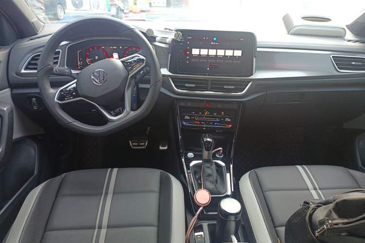 Used Volkswagen T-ROC 2023 300TSI DSG Two-Wheel-Drive Chen Guang Edition
