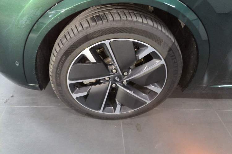 Used Li Auto L8 2025 Max Smart Refresh Edition
