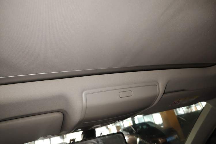 Used Volkswagen Tiguan L 2019 Updated Version 330TSI Automatic Two-Wheel Drive Panoramic Comfort Edition China VI Standard
