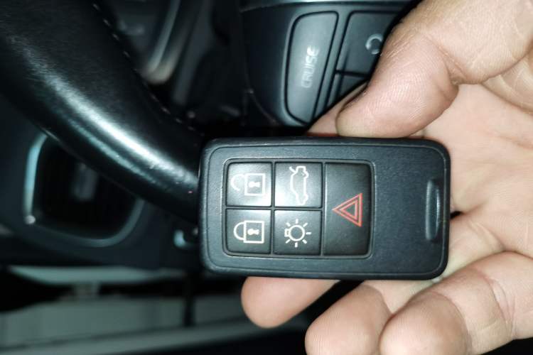 Used Volvo S60 2015 S60L 2.0T Zhiyuan Edition
