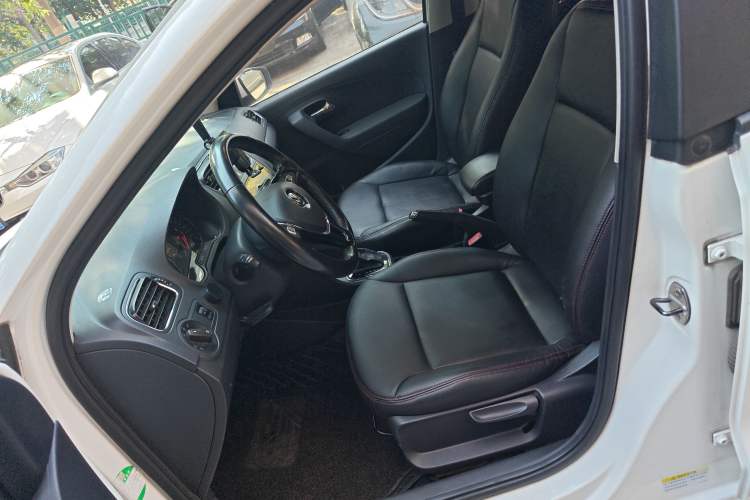 Used Volkswagen Polo 2016 1.6L Automatic Comfort Model
