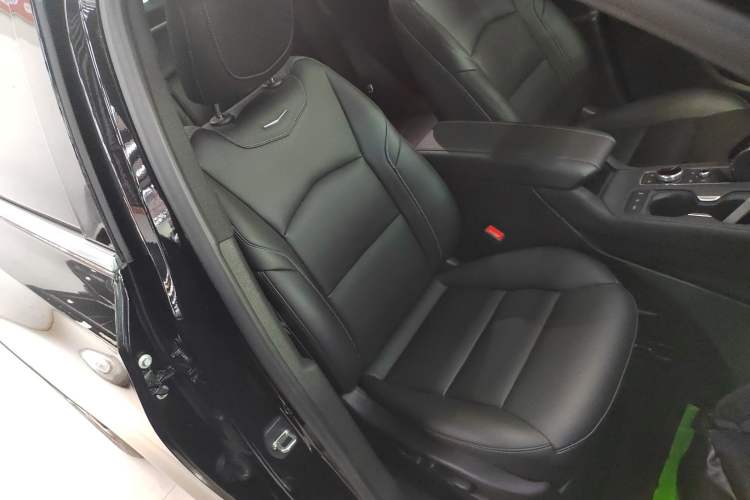 Used Cadillac XT4 2024 28T Two-Wheel-Drive Luxury Version
