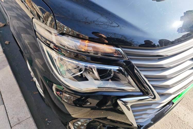 Used FORTHING Lingzhi 2023 M5L 1.6L Comfort 9-Seater