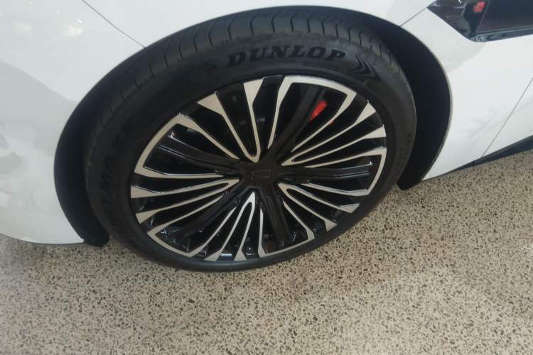 Used  12 2024 Updated Version 700 Three-Laser Rear-Wheel Drive Luxury Edition