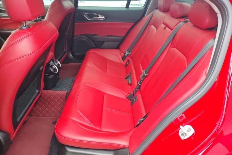 Used Alfa Romeo Giulia 2017 2.0T 280HP Luxury Edition
