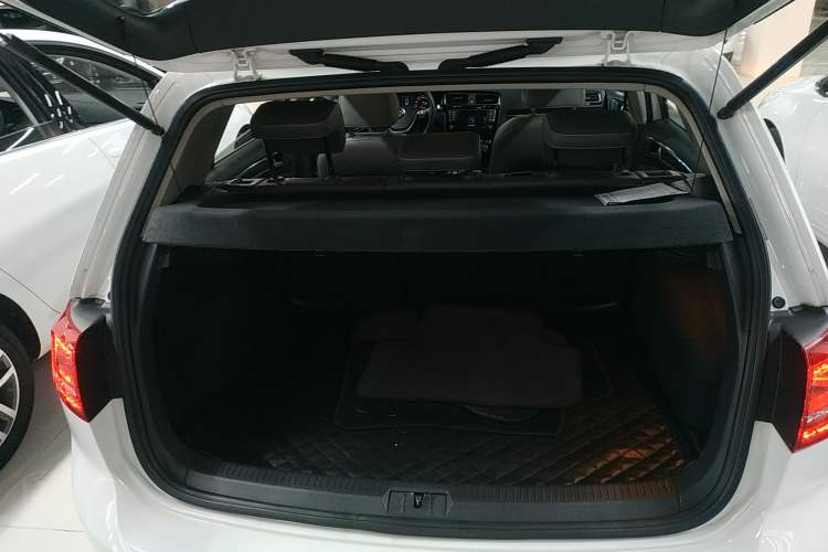 Used Volkswagen Golf 2015 1.4TSI Automatic Flagship Model
