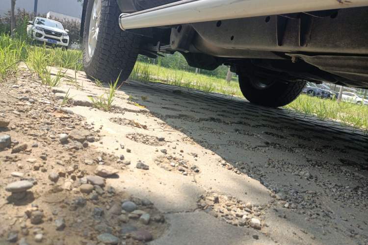 Used Nissan Navara 2017 2.5L Automatic 2WD Luxury Edition QR25
